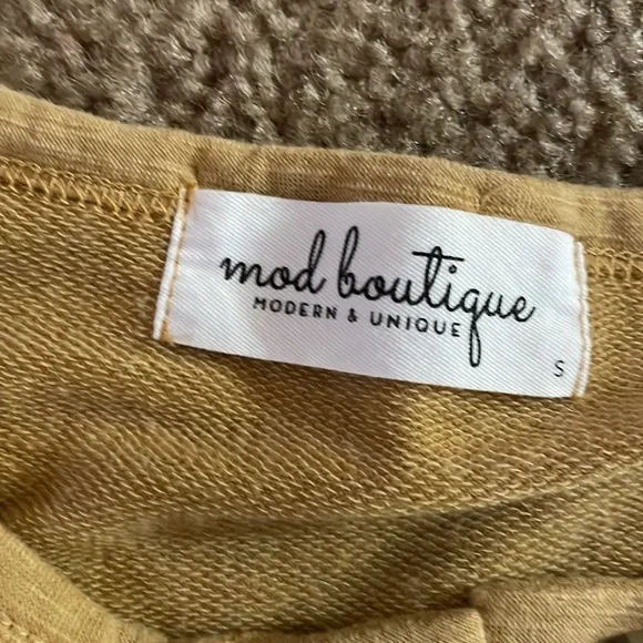 Mod Boutique Women Stripe Henley.  Small - Picture 2 of 5